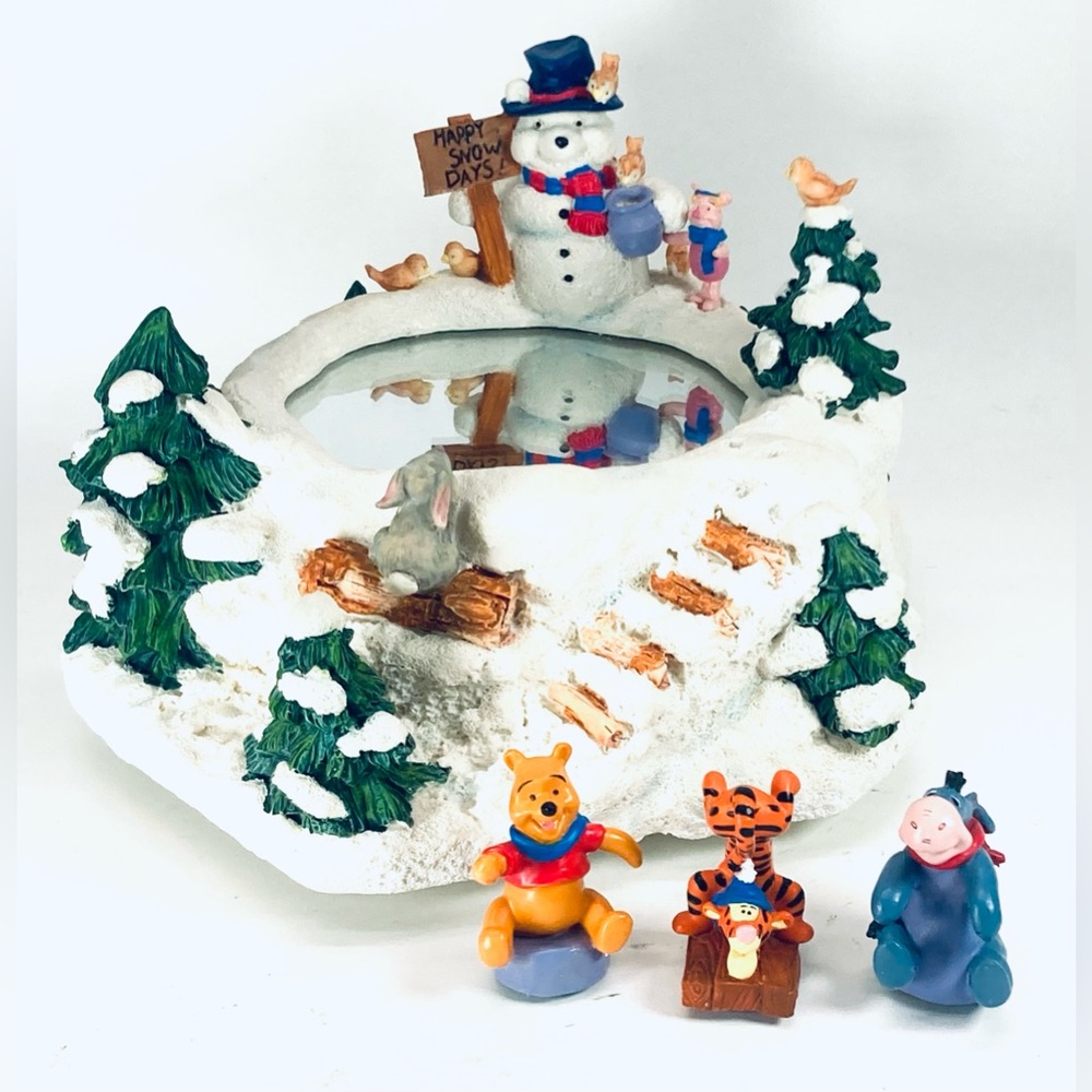 Disney Winnie Pooh Happy Snow Days Ice Skating Rink Musical Tigger Eeyore RARE!